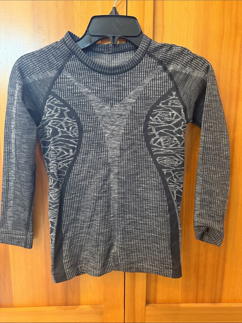 Gray Patterned Long Sleeve Active Top